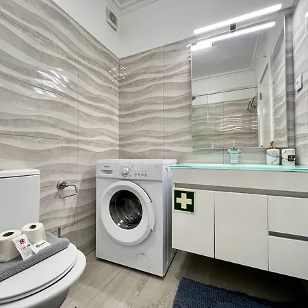 Town With Pool By Homing 아파트