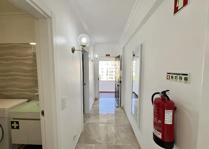 Town With Pool By Homing 아파트 *