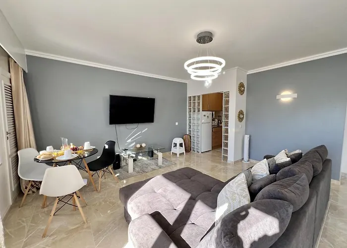 Town With Pool By Homing 알부페이라